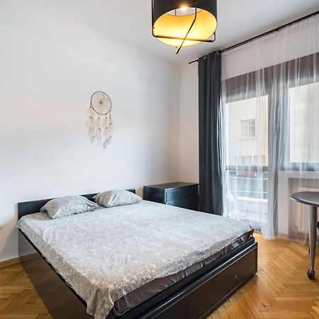 Sleek Comfort - A Blend Of Style And Convenience Бухарест Экстерьер фото