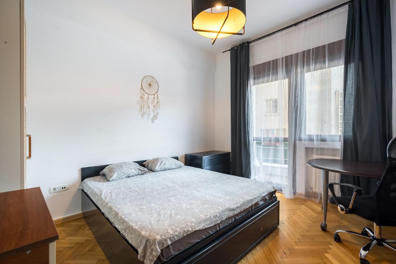 Sleek Comfort - A Blend Of Style And Convenience Бухарест Экстерьер фото