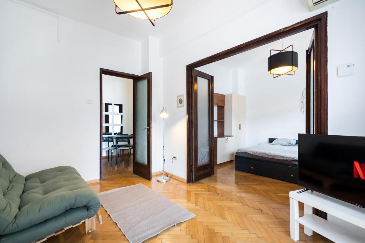 Sleek Comfort - A Blend Of Style And Convenience Бухарест Экстерьер фото