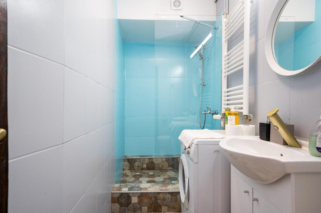 Sleek Comfort - A Blend Of Style And Convenience Бухарест Экстерьер фото