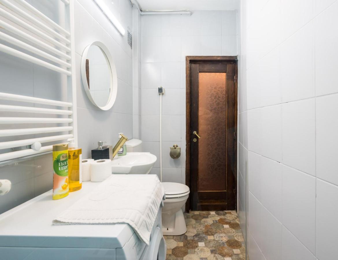 Sleek Comfort - A Blend Of Style And Convenience Бухарест Экстерьер фото