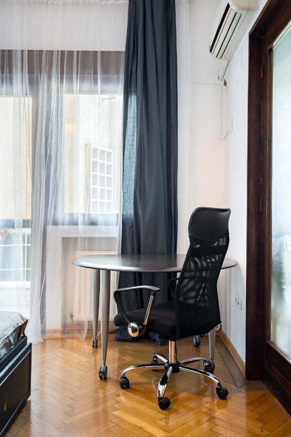 Sleek Comfort - A Blend Of Style And Convenience Бухарест Экстерьер фото