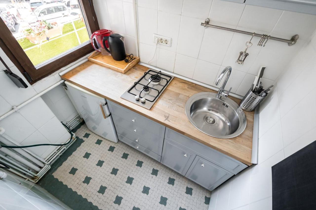 Sleek Comfort - A Blend Of Style And Convenience Бухарест Экстерьер фото