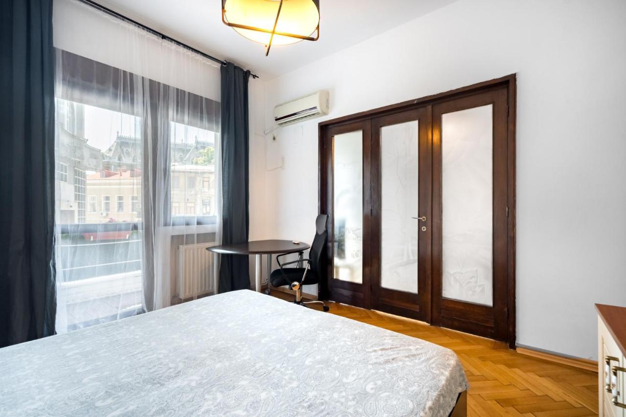 Sleek Comfort - A Blend Of Style And Convenience Бухарест Экстерьер фото