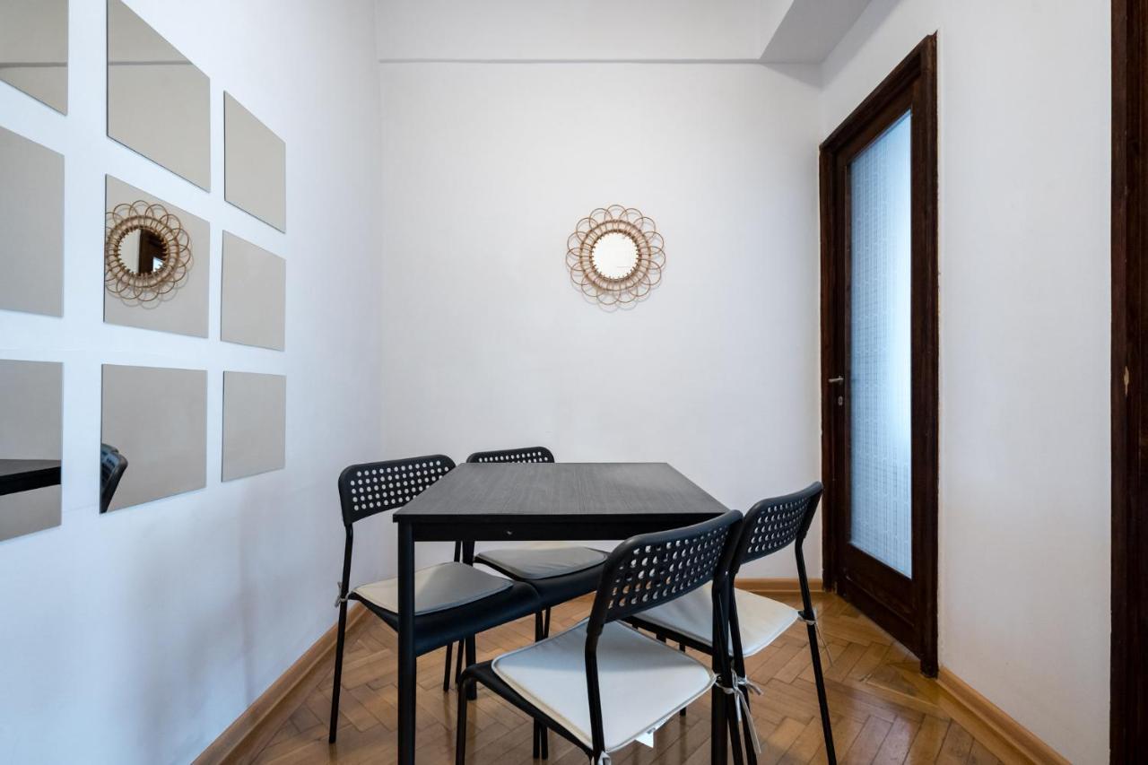 Sleek Comfort - A Blend Of Style And Convenience Бухарест Экстерьер фото