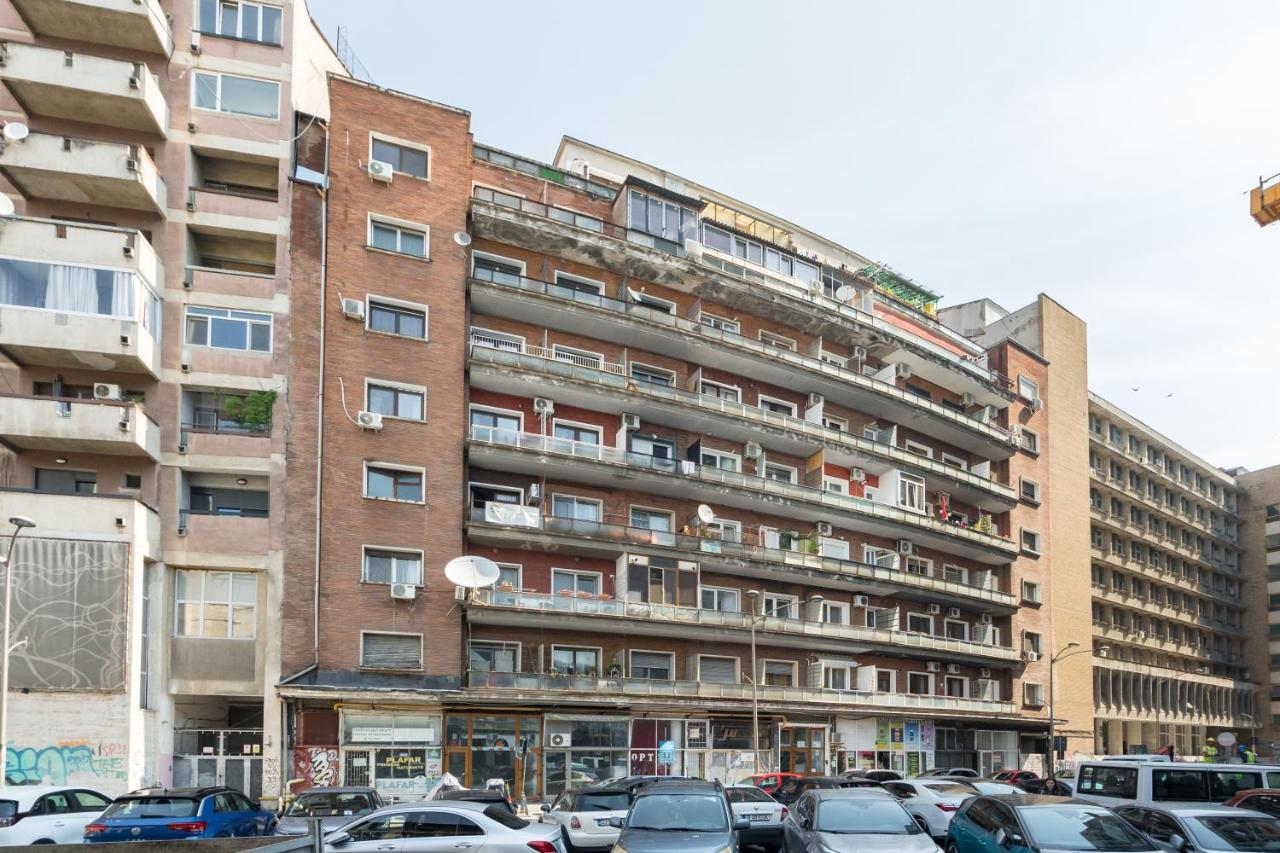 Sleek Comfort - A Blend Of Style And Convenience Бухарест Экстерьер фото